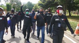 Mulai sekitar pukul 13.30 wib di depan Mapolda Metro Jaya DKI Jakarta, berlangsung aksi unjuk rasa gabungan dari Barikade 19, PPJNA 98, KPPSMI, Jarnas 98. /PPJNA 98