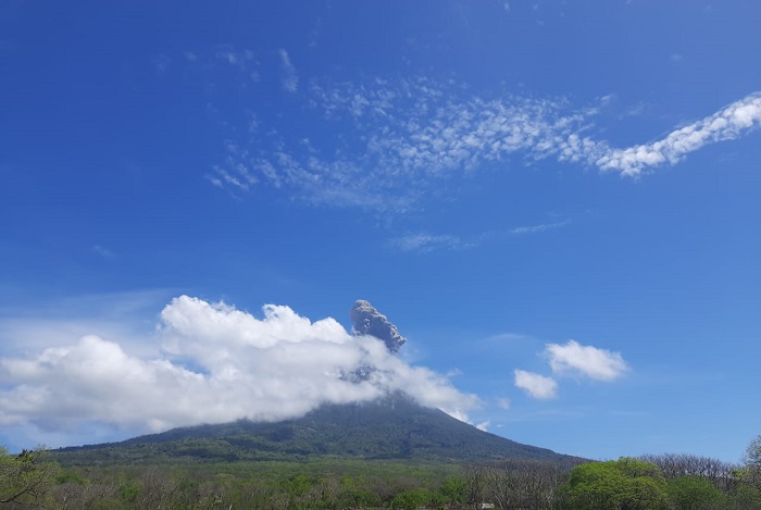 Status aktivitas vulkanik Gunung Ili Lewotolok menjadi level III. /BNPB Indonesia.
