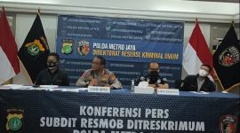 Konferensi Pers pengungkapan kasus pembunuhan dengan di mutilasi yang terjadi di Kota Bekasi. /Instagram.com/@humas_polresmetro_bekasikota.
