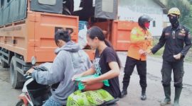 Gunung Semeru mengeluarkan awan panas guguran pada Selasa, 1 Desember 2020. /Dok. BNPB Indonesia.