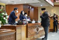 Pemerintah juga Diminta meningkatkan intensitas edukasi dan sosialisasi mengenai vaksin Covid-19. /Dok. DPR RI.