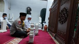 Kapolda Banten Irjen Pol Dr. Rudy Heriyanto S.H.,M.H.,M.B.A melakukan sowan ke kediaman KH. Tubagus Ahmad Syadzili Wase. /Dok. Bidhumas Polda Banten.