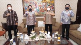 Komjen Pol Listyo Sigit Prabowo bersilaturahmi sekaligus meminta doa restu kepada sejumlah mantan Kapolri. /Dok. humas.polri.go.id.