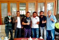 Umuh Muchtar  menjadi Pensehat Yayasan Mantan Persib, tampak ngariung bersama kawan-kawam. /Dok. Apakabarnews.com/DR Media Center