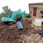 Korban tertimbun longsor diperkirakan 40 orang, 24 orang diantaranya sudah ditemukan dan 16 orang masih dalam pencarian. /Dok. BNPB