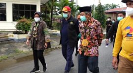Mensos Tri Rismaharini meninjau kerusakan fasilitas bandara Tampa Padang, Mamuju, Sulbar, /Dok  Kemensos RI