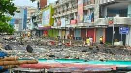 Banjir pesisir Manado meninggalkan jejaknya di kompleks pertokoan Manado. /Instagram.com/@soalmanado