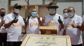 Gubernur Jawa Barat Ridwan Kamil saat meresmikan teknologi smart greenhouse. /Instagram.com/@ridwankamil.