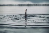 Ilustrasi Manusia Tenggelam di perairan. /Pixels.com/Ayyub Yahaya.