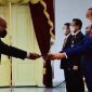Presiden Joko Widodo saat menerima surat kepercayaan (credential letter) dari 7 Duta Besar Negara Sahabat. /Instagram.com/@sekretariat.kabinet.