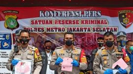 Polres Metro Jakarta Selatan mengamankan seorang tersangka kasus penganiayaan terhadap PLT Kadis Parekraf Provinsi DKI Jakarta. /Instagram.com/@polres_metro_jakartaselatan