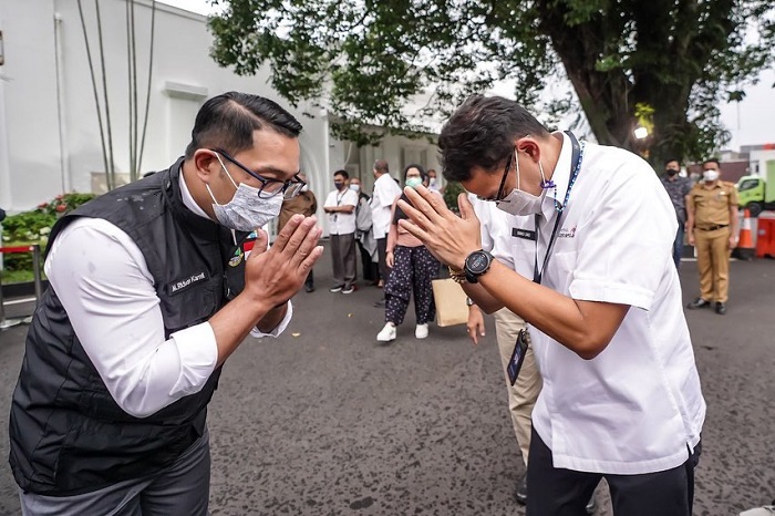 Gubernura jawa barat Ridwan Kamil bersama Menparkeraf Sandiaga Uno. /Instagram.com/@sandiuno