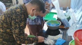 Paket berkedok garmen yang ternyata berisi benur berhasil digagalkan. /Dok. Humas BKIPM, KKP
