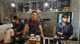 Aktor pesinetron Jinny oh Jinny, Indra Brugman membuka usaha membuka kedai kopi. /Dok. Kopibrug