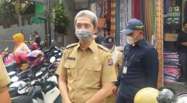 Wakil Wali Kota Bogor Dedie A Rachim saat meninjau blok F Trade Center Pasar Kebon Kembang. /Dok. Denis Suparis.
