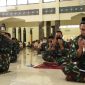 Segenap prajurit TNI AL berdoa bersama yang dipimpin Kepala Dinas Pembinaan Mental Angkatan Laut (Kadisbintalal) Laksma TNI Drs. Ian Heriyawan, diawali dengan ibadah shalat hajat, membaca surat Yasin, istigozah dan doa keselamatan. /Instagram.com/@tni_angkatan_laut
