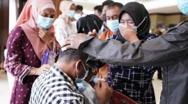 Empat korban penyanderaan kelompok Abu Sayyaf di serahkan kepada pihak keluarga oleh Menlu Retno Marsudi. /Dok. kemlu.go.id