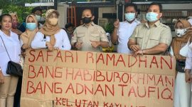 Anggota DPR-RI, Habiburokhman dan anggota DPRD DKI Jakarta, Adnan Taufiqsaat melakukan aktivitas Safari Ramadhan di kelurahan Utan Kayu Utara. Dok. Igor Dirgantara
