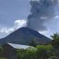 Gunung Sinabung di Kabupaten Karo, Provinsi Sumatera Utara, saat erupsi pada 2 November 2020 lalu, tinggi kolom abu teramati sekitar 1.500 m di atas puncak. /Instagram.com/@volcanian_oficial