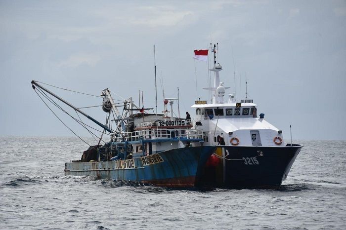 Operasi Kapal Pengawas Perikanan di Laut Sulawesi berhasil menangkap dua lagi kapal pelaku illegal fishing. /Dok. KKP
