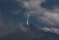 Fenomena kilatan cahaya yang menjulang ke langit di sekitar gunung Merapi kemungkinan berasal dari batu meteor yang jatuh ke bumi dan mengeluarkan cahaya kehijauan yang berasal dari unsur magnesium yang terkanduang dalam meteor tersebut. /Instagram.com/@gunarto_song
