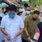 Habiburokhman bersama Adnan Taufiq saat berbagi santunan dan sembako di Kelurahan Pulogadung. Dok. Igor Dirgantara