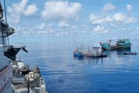 Kapal perang TNI Angkatan Laut KRI Sultan Thaha Syaifudin-376 (KRI STS-376) berhasil menyelamatkan 27 Anak Buah Kapal (ABK) KM. Sinar Mas terbakar di Laut Natuna Utara, Sabtu pagi, 15 Mei 2021. /Dok. Tnial.mil.id
