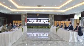 Menteri Energi dan Sumber Daya Mineral (ESDM) Arifin Tasrif didampingi jajaran pejabat eselon I terkait, menerima kunjungan Y.M. Alok Sharma COP 26 President Designate Pemerintah UK dan Owen Jenkins, Duta Besar UK untuk Indonesia dan Timor Timur. /Dok. Esdm.go.id
