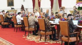 Presiden Jokowi didampingi Wapres Ma’ruf Amin memimpin Rapat Terbatas mengenai Hilirisasi Ekonomi Digital, di Istana Merdeka, Jakarta, Kamis 10 Juni 2021. /Instagram.com/@sekretariat.kabinet