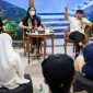 Menteri Koperasi dan UKM Teten Masduki dan Staf Khusus Presiden RI Putri Tanjung, saat berdiskusi dengan Komunitas Kuliner Bandung. /Dok. Kemenkopukm.go.id
