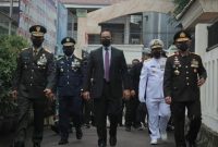 Jajaran Forkompimda DKI, yaitu Gubernur Anies Baswedan, Pangdam Jaya, Mayjen TNI Mulyo Aji; Kapolda Metro Jaya, Irjen Pol Fadil Imran; Pangkoopsau I, Marsekal Pertama TNI Tedi Rizalihadi; Kapok Sahli Koarmada I, Laksma TNI Sumardi. /Facebooķ Anies Baswedan