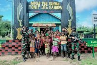 Pembinaan Teritorial yang dilaksanakan oleh Satgas Yonif 315/Garuda berupaya mengarahkan anak-anak pada kegiatan yang bermanfaat. /Dok. Pendam III/Siliwangi