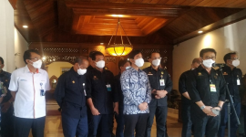 Menteri Pertanian RI Bapak Syahrul Yasin Limpo beserta jajaran dan Direktur Utama PT Pertani (Persero) Bapak Maryono melakukan kunjungan kerja ke Kantor Walikota Solo. /Dok. Bumn.go.id
