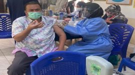 Karyawan PTPN VII Unit Bergen, Lampung Selatan mengikuti vaksinasi Covid-19 tahap II massal. /Dok. Bumn.go.id
