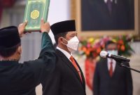 Mayjen TNI Suharyanto saat diambil sumpah jabatan sebagai Kepala BNPB oleh Presiden Joko Widodo di Istana Negara. /Instagram.com/@sekretariat.kabinet