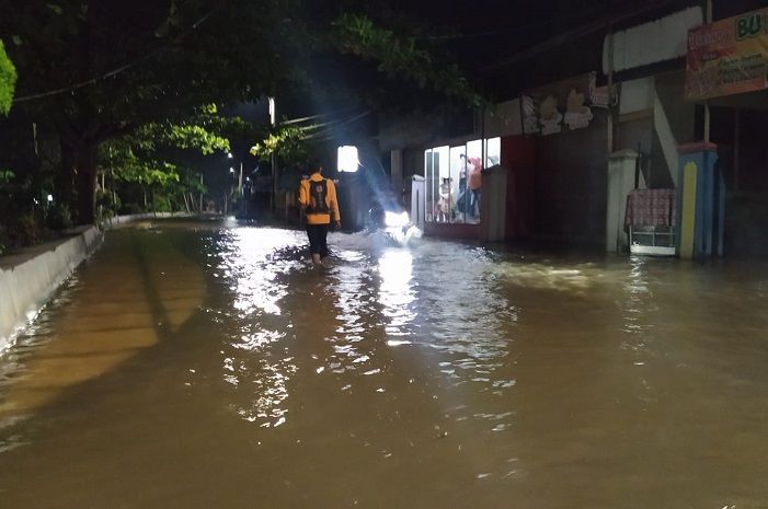 Akibat hujan dengan intensitas tinggi yang memicu Sungai Kerokan meluap dan merendam pemukiman warga. (Dok. BPBD Kota Samarinda)

