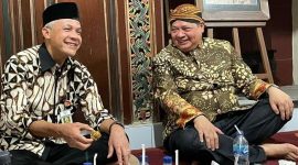Gubernur Jawa Tengah Ganjar Pranowo bersama Ketua Umum Partai Golkar, Airlangga Hartarto. (Instagram.com/@airlanggahartarto_official)
