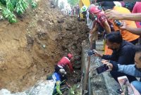 Longsor proyek galian drainase menelan dua korban di Kelurahan Bukit Cangang, Kecamatan Guguk Panjang, Bukittinggi, Sumatera Barat. (Dok. BPBD Bukittinggi)
