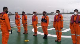 Persiapan Basarnas Sulsel melakukan evakuasi terhadap kapal yang ditumpangi salah seorang anggota DPRD Sulsel yang mengalami mati mesin di laut lepas. (Dok.Basarnas Sulsel)
