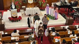 Ketua DPR RI Puan didampingi Kapolri Jenderal Polisi Listyo Sigit dan Panglima TNI Jenderal Andika Perkasa mengunjungi Gereja Katedral. /Dok. DPR RI