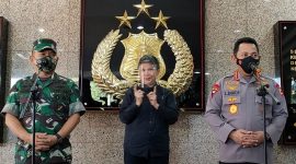 Jenderal Polisi Drs. Listyo Sigit Prabowo menerima kunjungan Kepala Staf Angkatan Darat KSAD, Jenderal TNI Dudung Abdurachman. (Dok. tribratanews.polri.go.id)