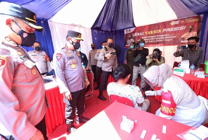 Kapolri Jenderal Listyo Sigit Prabowo meninjau langsung Pelabuhan Merak, Banten, Rabu 22 Desember 2021. /Dok. humas.polri.go.id