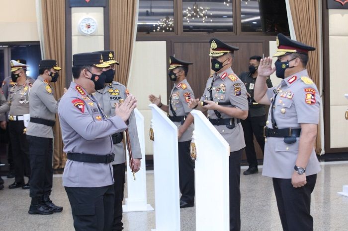 Kapolri Jenderal Listyo Sigit Prabowo melantik tujuh Kapolda baru. (Dok. humas.polri.go.id)
