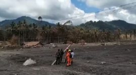 Tangkapan Layar Gunung Semeru kembali meluapkan Guguran Awan Panas.. /Instagram.com/@humaspoldajatim