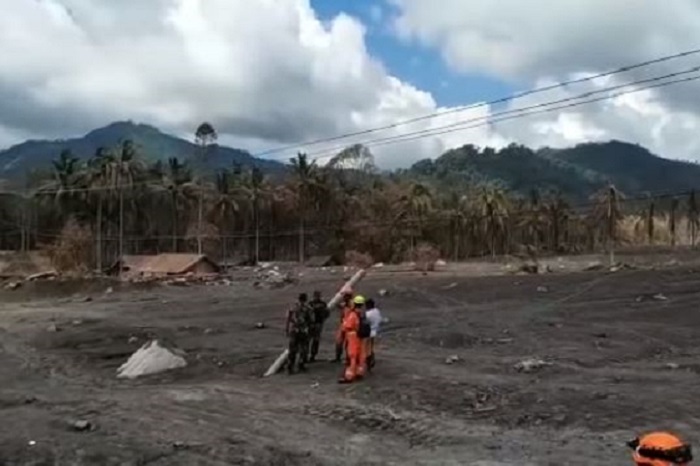Tangkapan Layar Gunung Semeru kembali meluapkan Guguran Awan Panas.. /Instagram.com/@humaspoldajatim