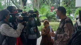 Kuasa Hukum penggugat memberikan keterangan pers. /Dok. Yoyo Arifardhani

