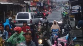 Kepadatan kendaraan yang masuk ke kawasan wisata desa Pancawati, /Dok. Iwan