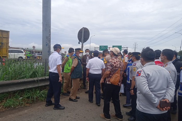 Peninjaun lapangan sebagai pemantapan penataan simpang empat Ciawi. (Dok. Apakabarbogor.com/Iwan )