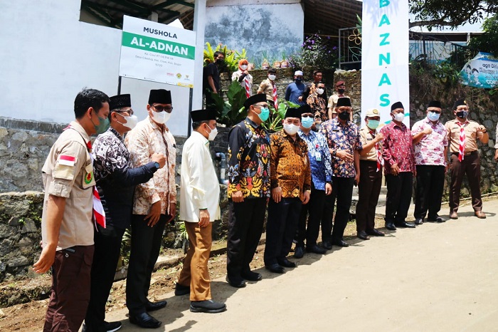 Wakil Bupati Bogor Iwan Setiawan meresmikan mushola Al Adnan di Desa Cibedug. (Dok. Apakabarbogor.com/Iwan)