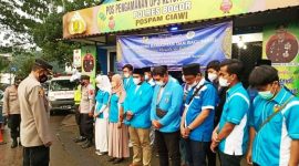 Simpang empat Ciawi dijadikan tempat ajang berbagi ratusan takjil dan nasi box kepada sejumlah masyarakat. (Dok. Iwan)